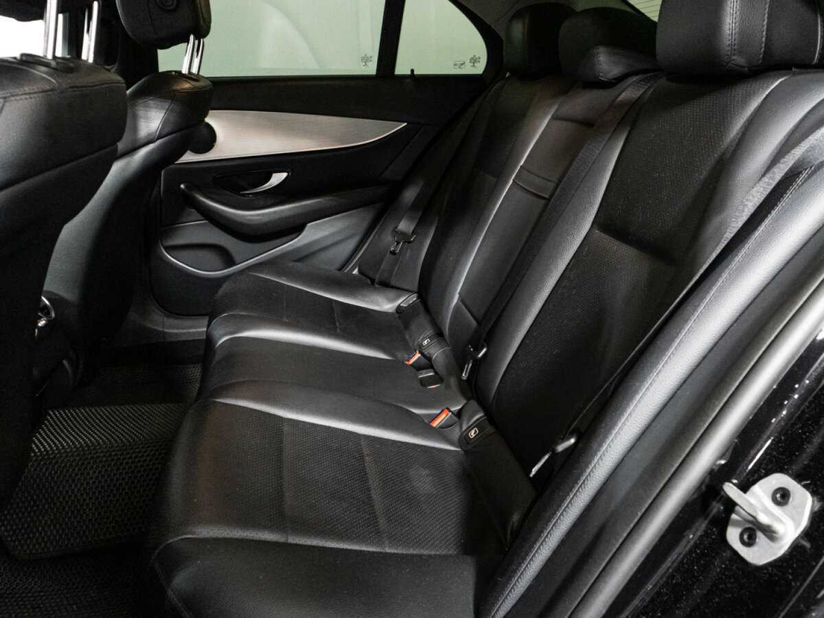 Б/У Мерседес-Бенц Е-Класс 2019 года. Фото: #9