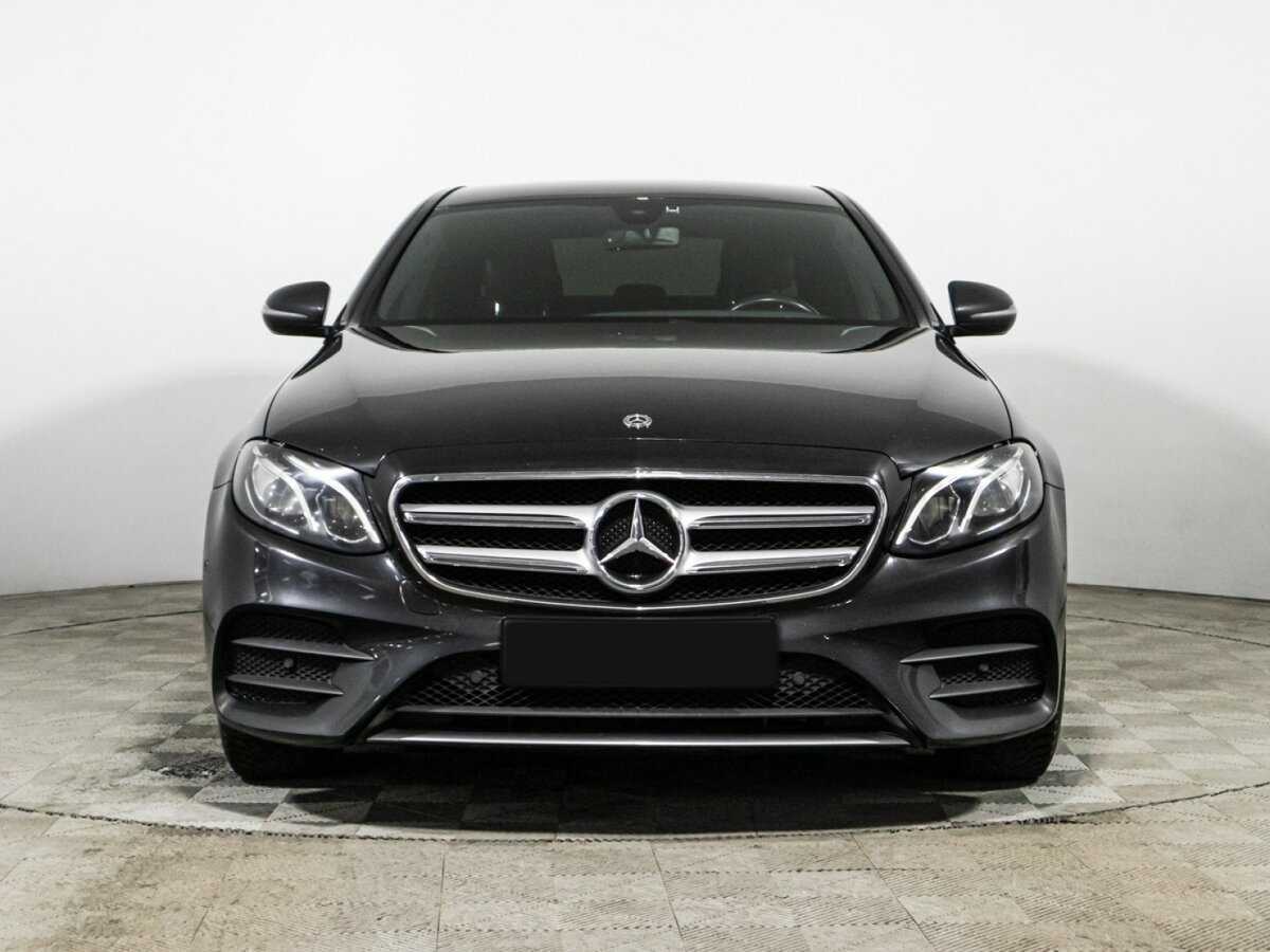 Б/У Мерседес-Бенц Е-Класс 2019 года. Фото: #1