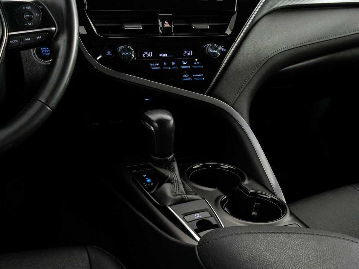 Б/У Тойота Камри 2021 года. Фото: #11