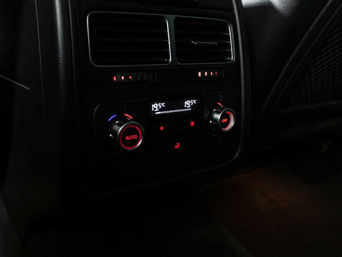 Б/У Фольксваген Туарег 2012 года. Фото: #17