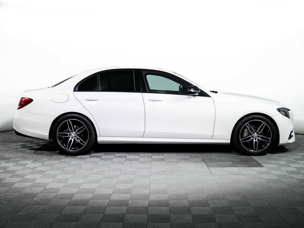 Б/У Мерседес-Бенц Е-Класс 2016 года. Фото: #3