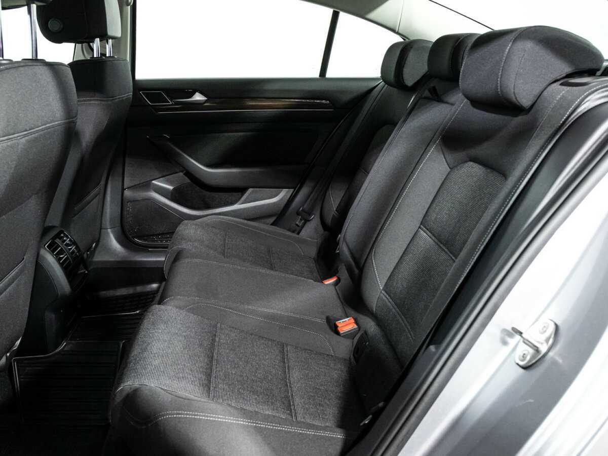 Б/У Фольксваген Пассат 2017 года. Фото: #9