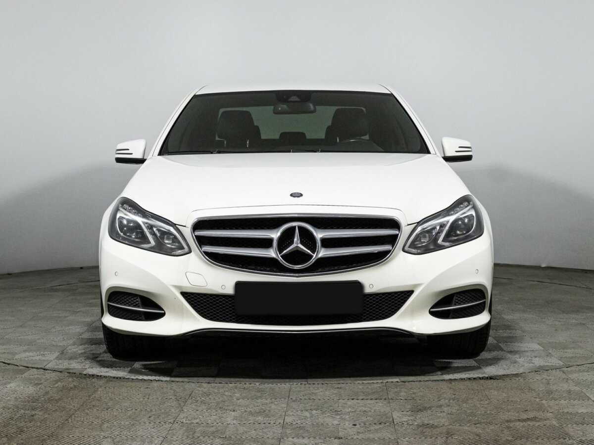 Б/У Мерседес-Бенц Е-Класс 2013 года. Фото: #1