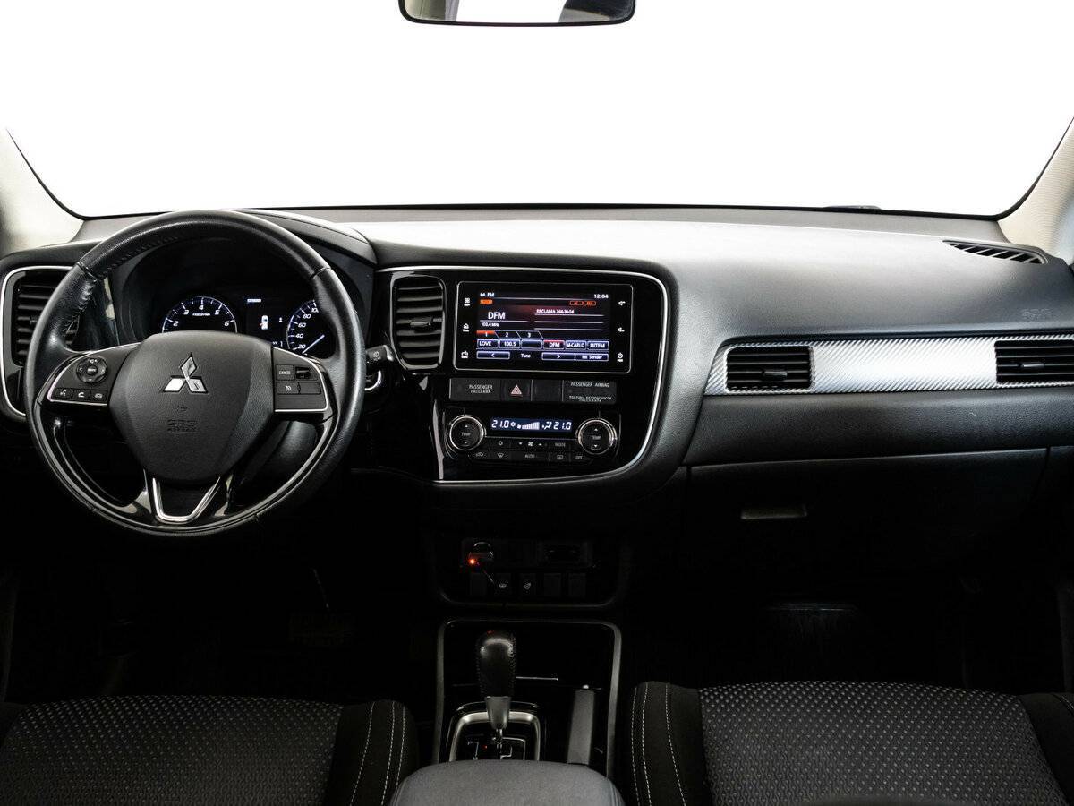 Б/У Митсубиши Оутлэндер 2018 года. Фото: #7