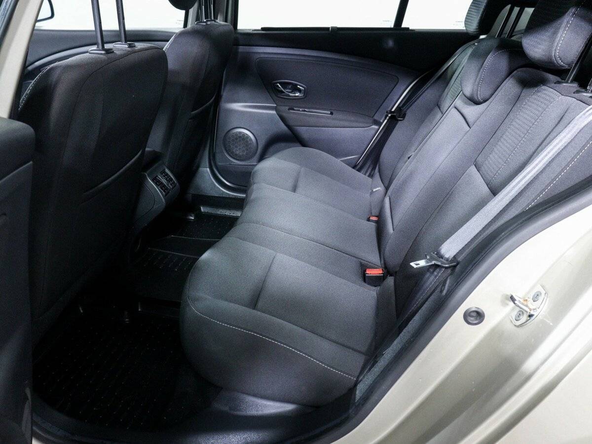 Б/У Рено Флюенс 2012 года. Фото: #7