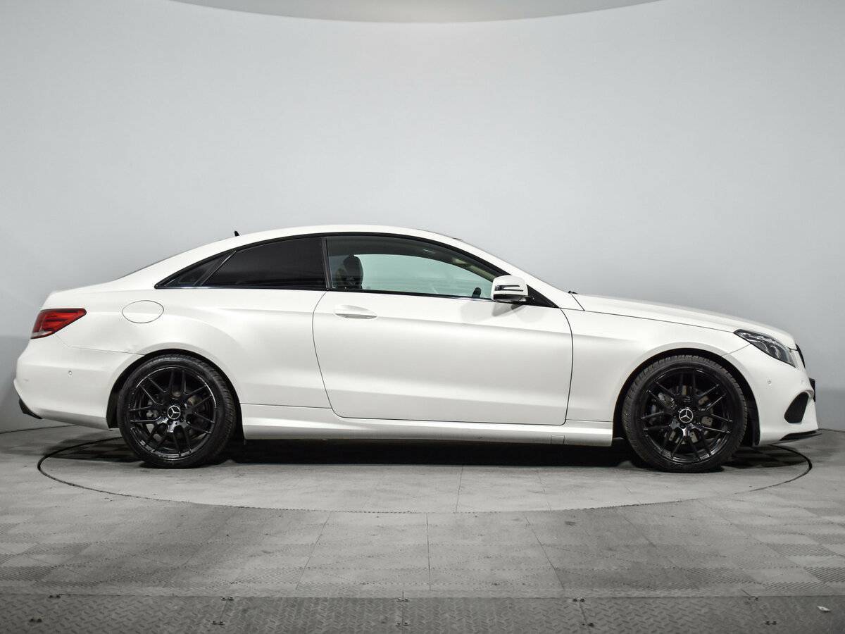 Б/У Мерседес-Бенц Е-Класс 2015 года. Фото: #3