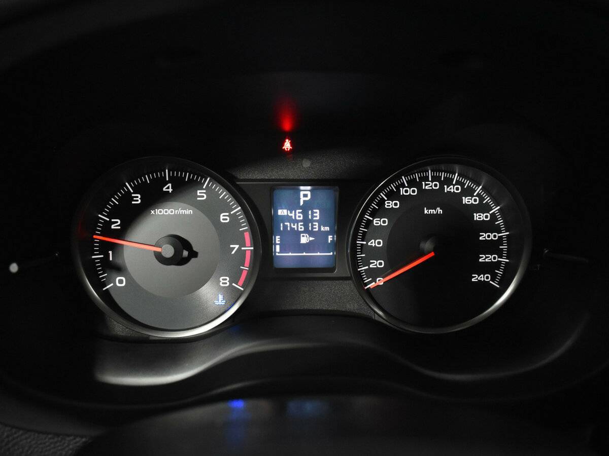 Б/У Субару ИксВи 2014 года. Фото: #13