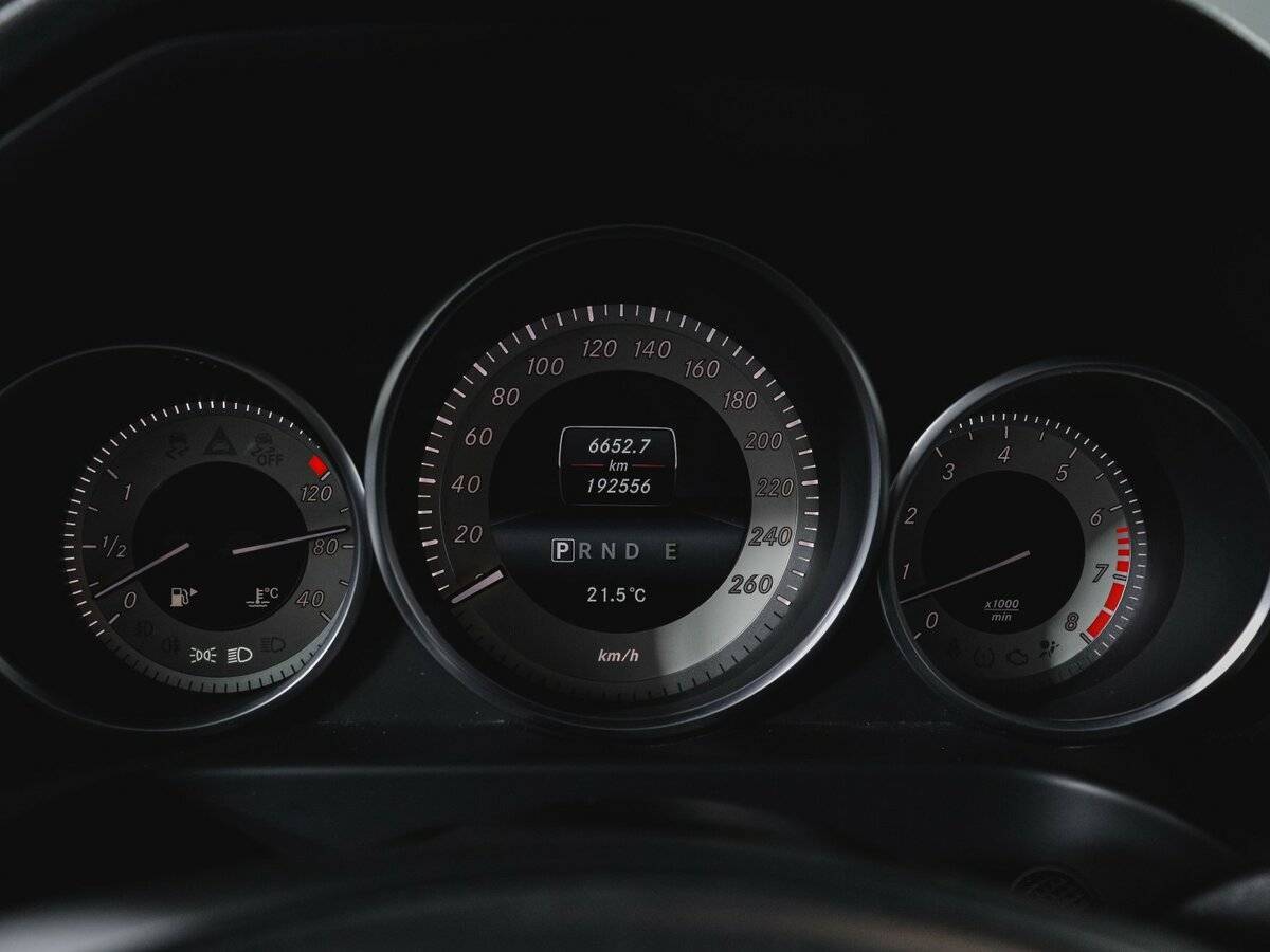 Б/У Мерседес-Бенц Е-Класс 2014 года. Фото: #10