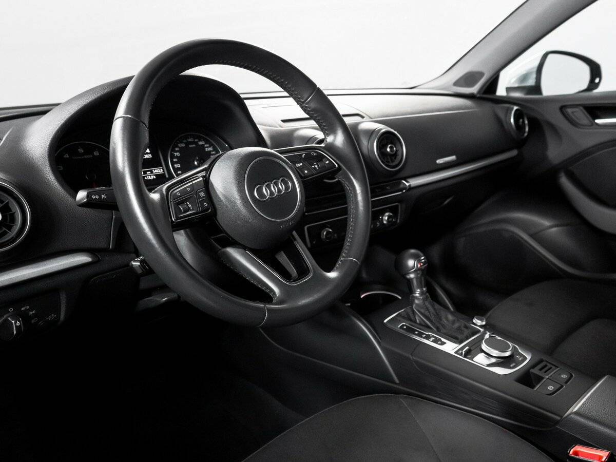 Б/У Ауди А3 2017 года. Фото: #13