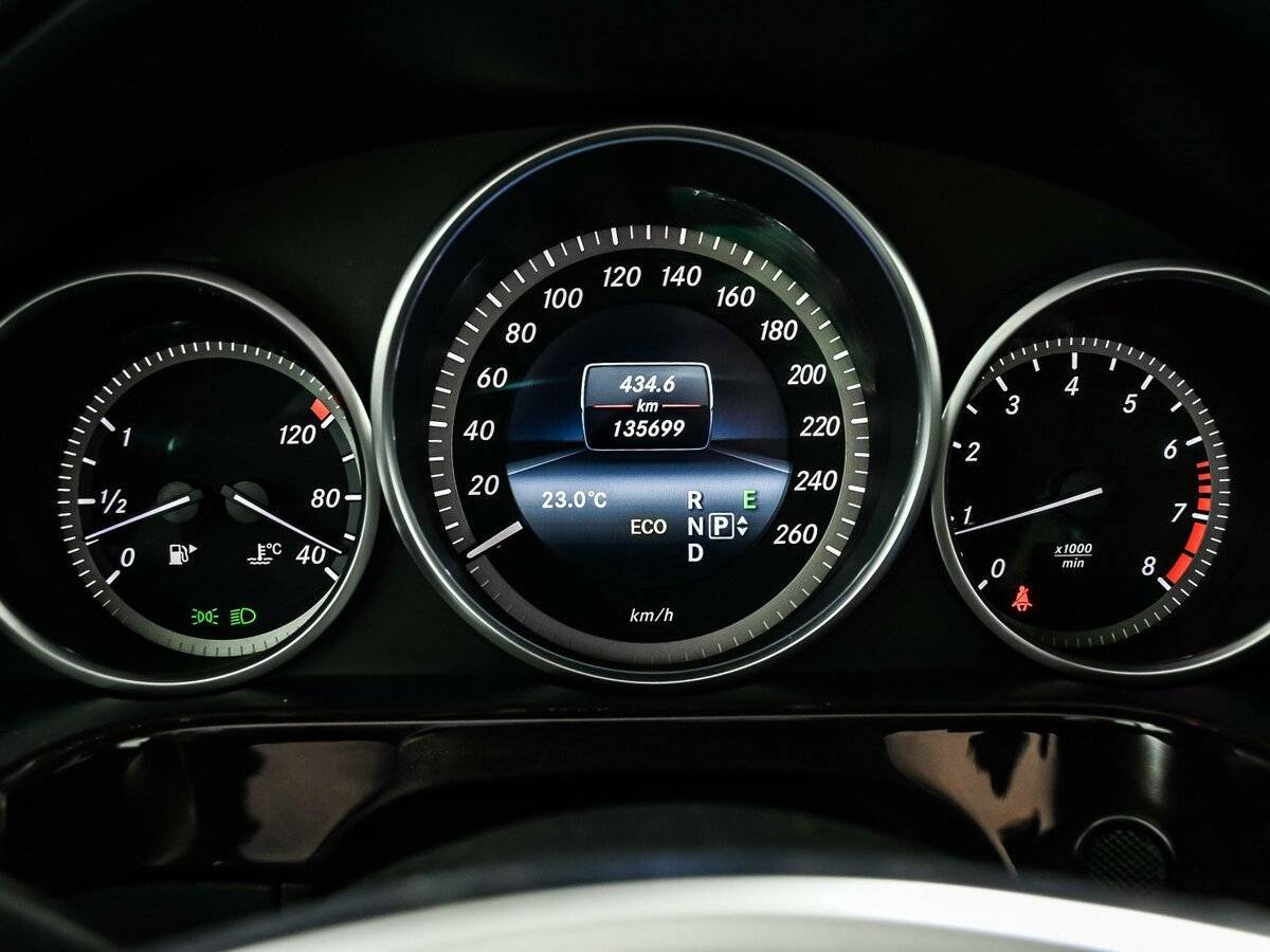 Б/У Мерседес-Бенц Е-Класс 2014 года. Фото: #9