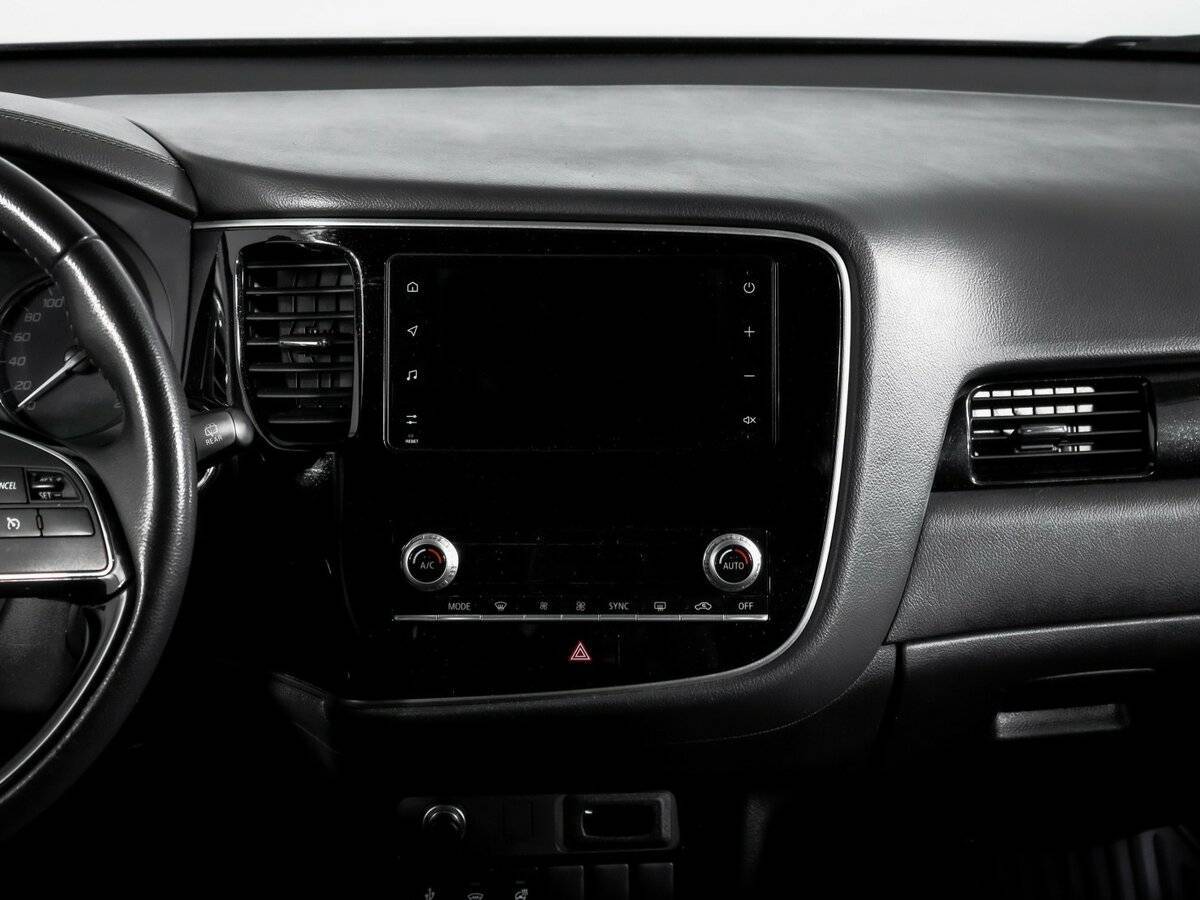 Б/У Митсубиши Оутлэндер 2021 года. Фото: #12