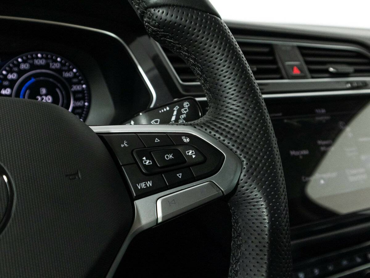 Б/У Фольксваген Тигуан 2018 года. Фото: #23