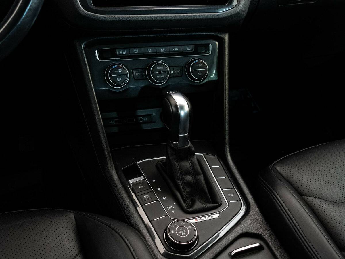 Б/У Фольксваген Тигуан 2018 года. Фото: #13