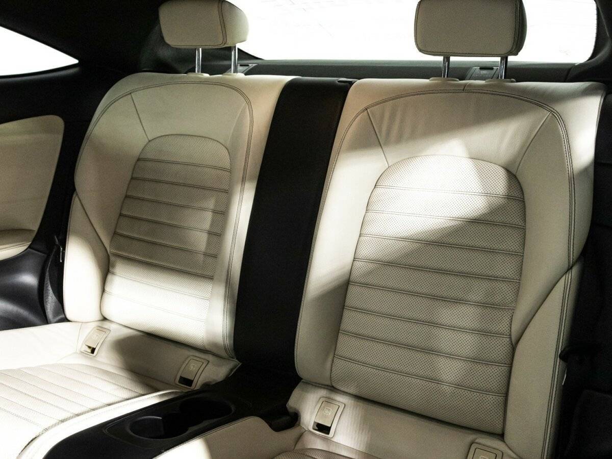 Б/У Мерседес-Бенц Ц-Класс 2018 года. Фото: #9