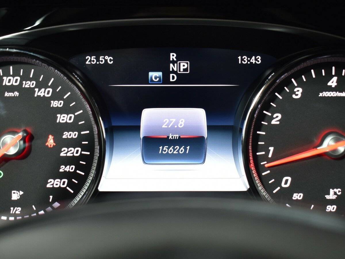 Б/У Мерседес-Бенц Е-Класс 2016 года. Фото: #12