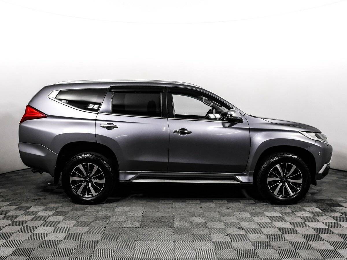 Б/У Митсубиши Паджеро Спорт 2017 года. Фото: #3