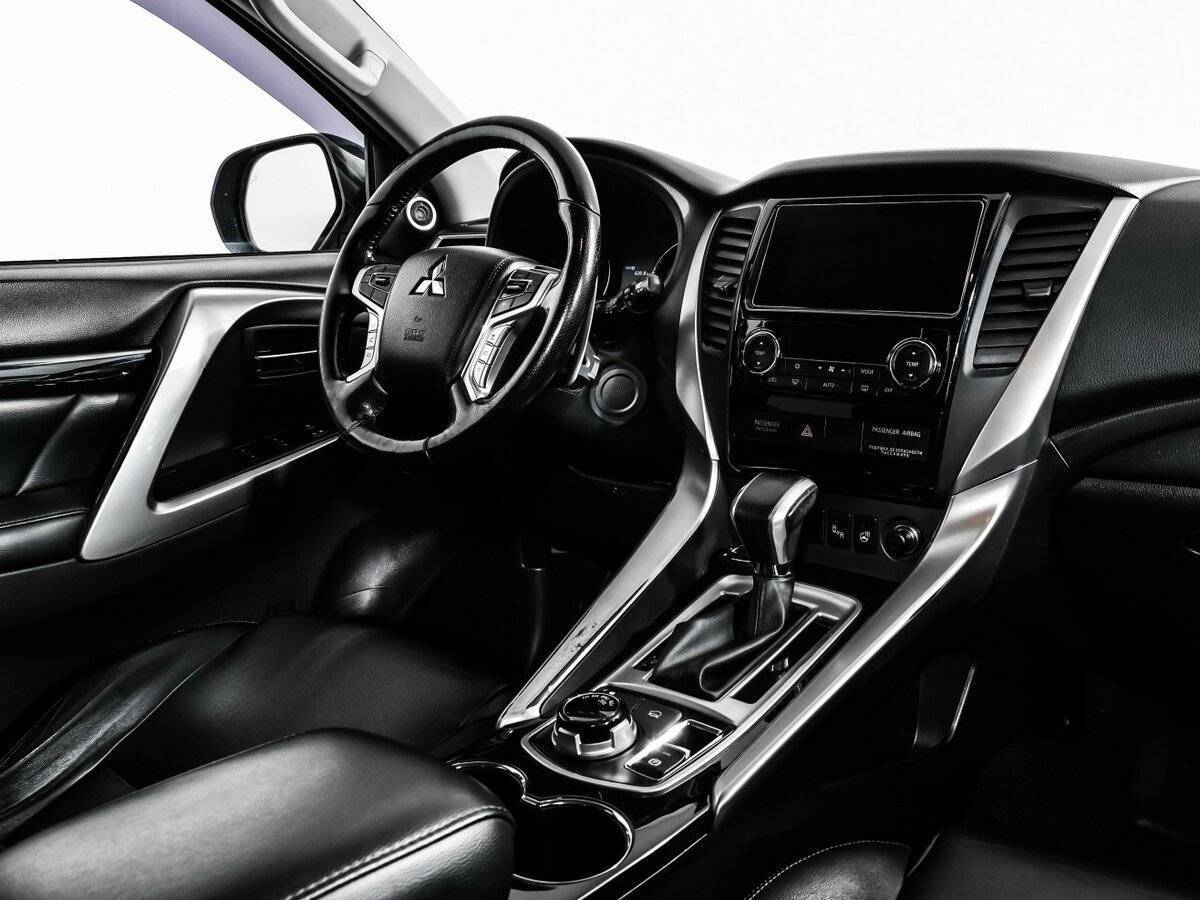 Б/У Митсубиши Паджеро Спорт 2017 года. Фото: #8