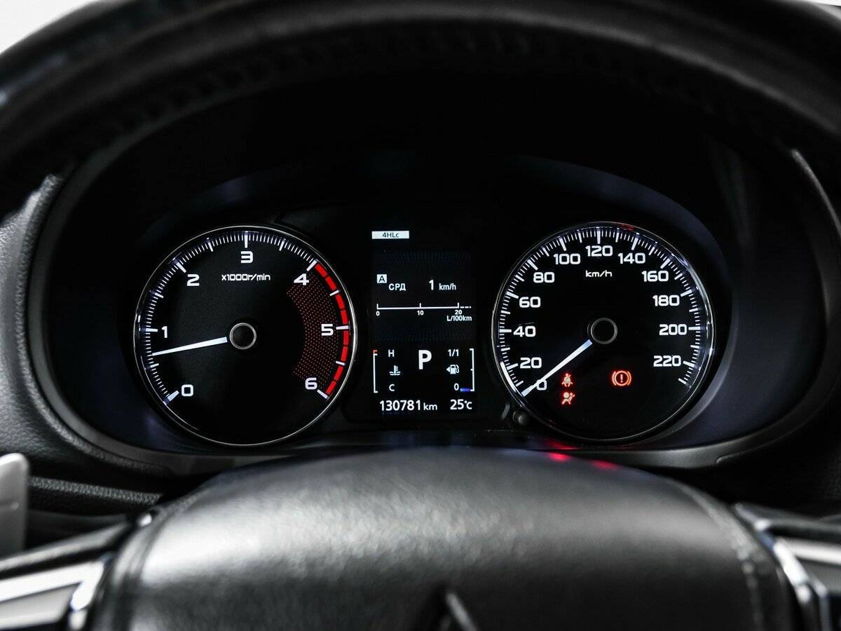 Б/У Митсубиши Паджеро Спорт 2017 года. Фото: #9