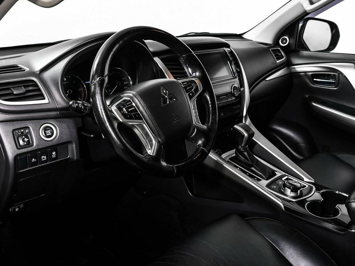 Б/У Митсубиши Паджеро Спорт 2017 года. Фото: #11