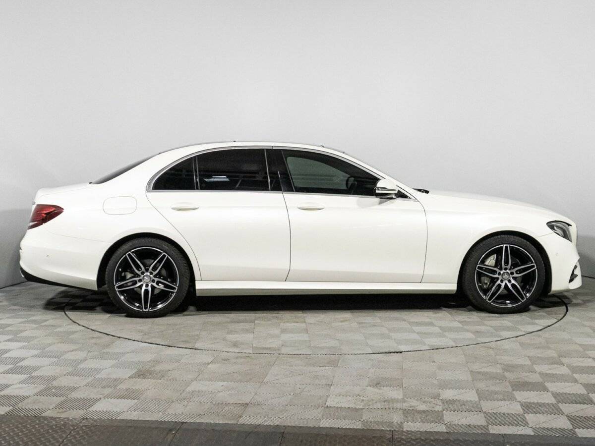 Б/У Мерседес-Бенц Е-Класс 2016 года. Фото: #3