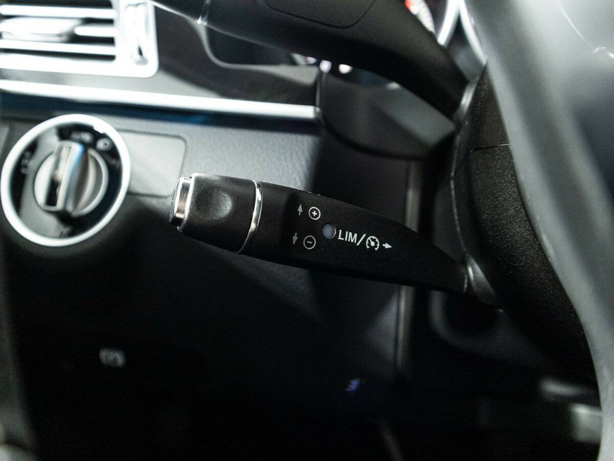 Б/У Мерседес-Бенц Е-Класс 2015 года. Фото: #19