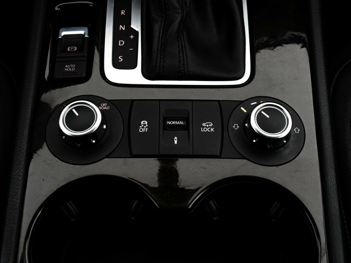 Б/У Фольксваген Туарег 2012 года. Фото: #12