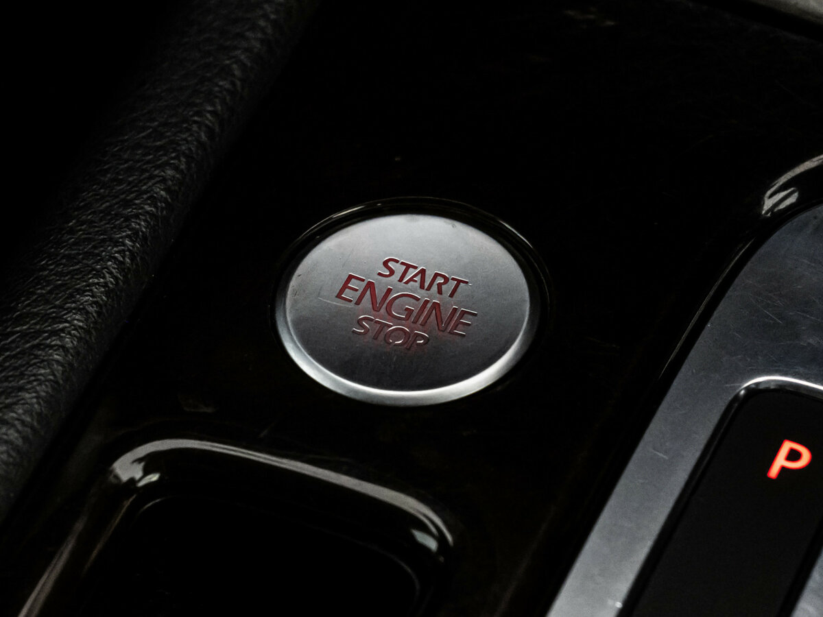 Б/У Фольксваген Туарег 2012 года. Фото: #13