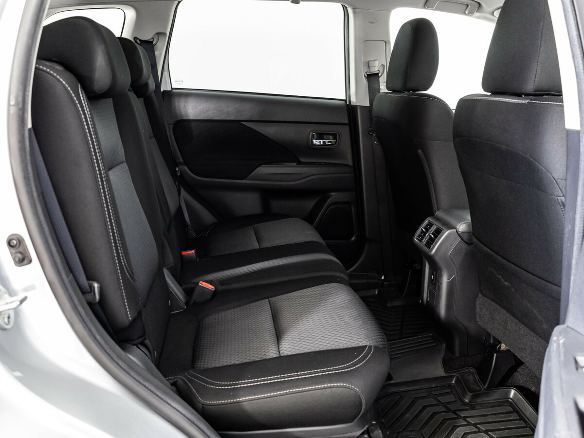 Б/У Митсубиши Оутлэндер 2019 года. Фото: #14