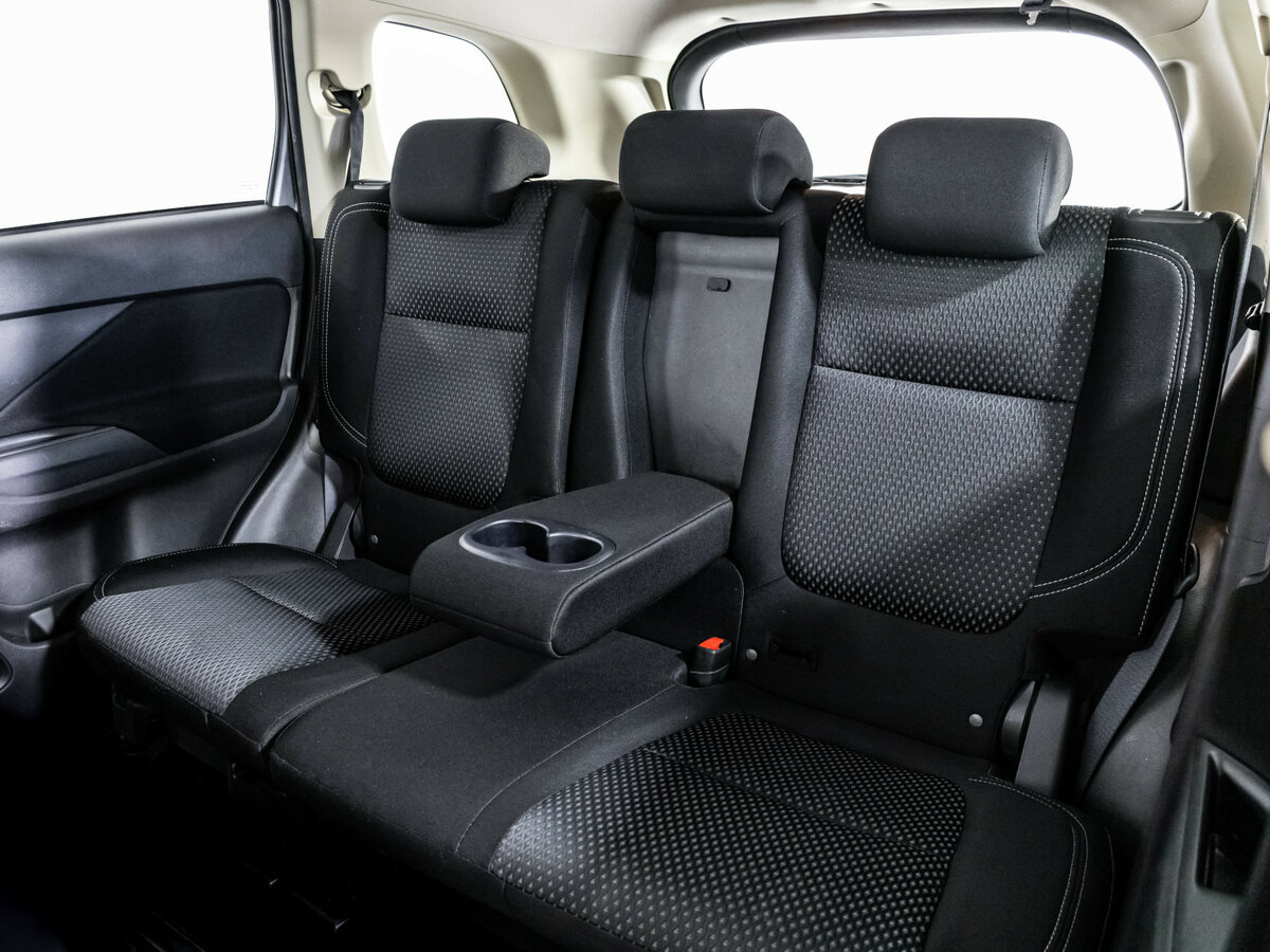 Б/У Митсубиши Оутлэндер 2019 года. Фото: #15