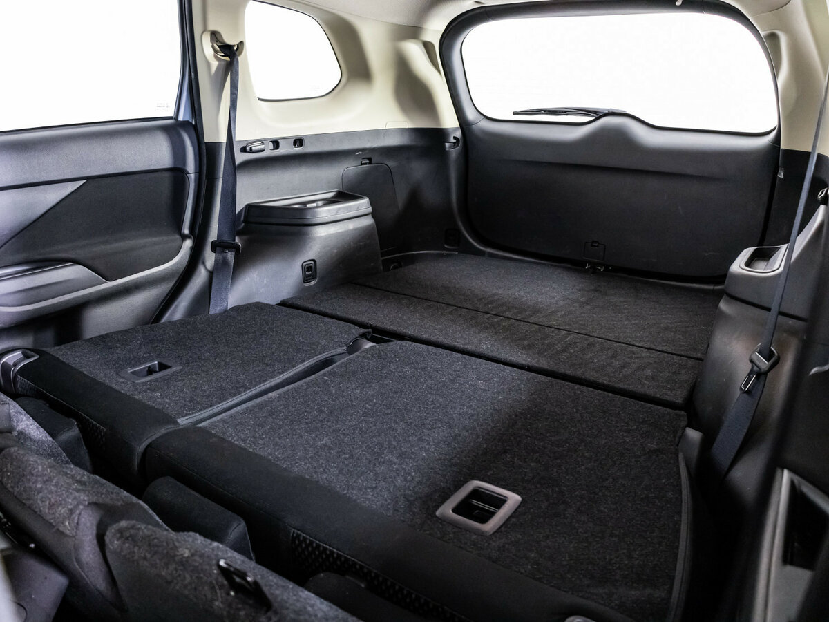 Б/У Митсубиши Оутлэндер 2019 года. Фото: #17