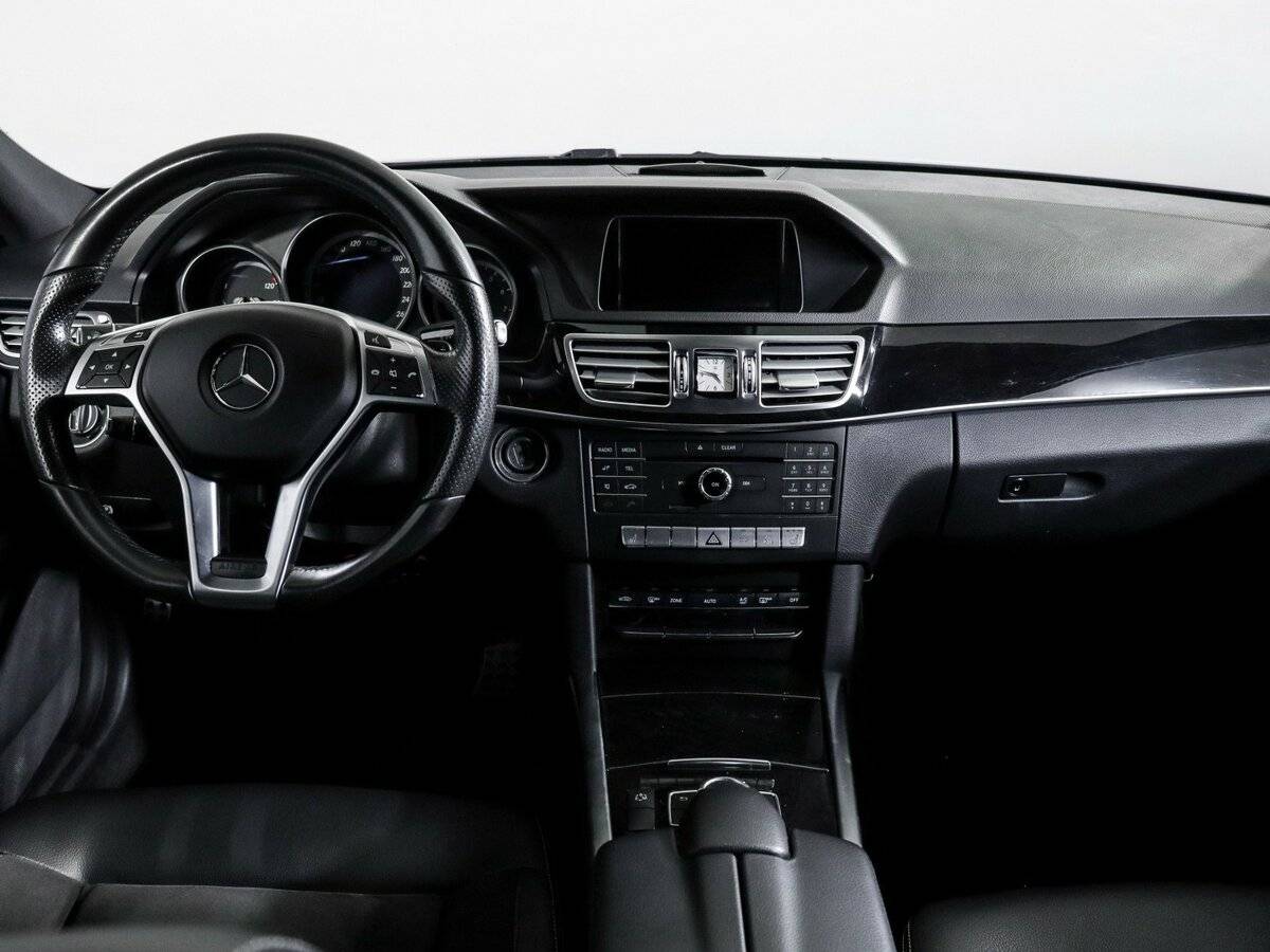 Б/У Мерседес-Бенц Е-Класс 2015 года. Фото: #9