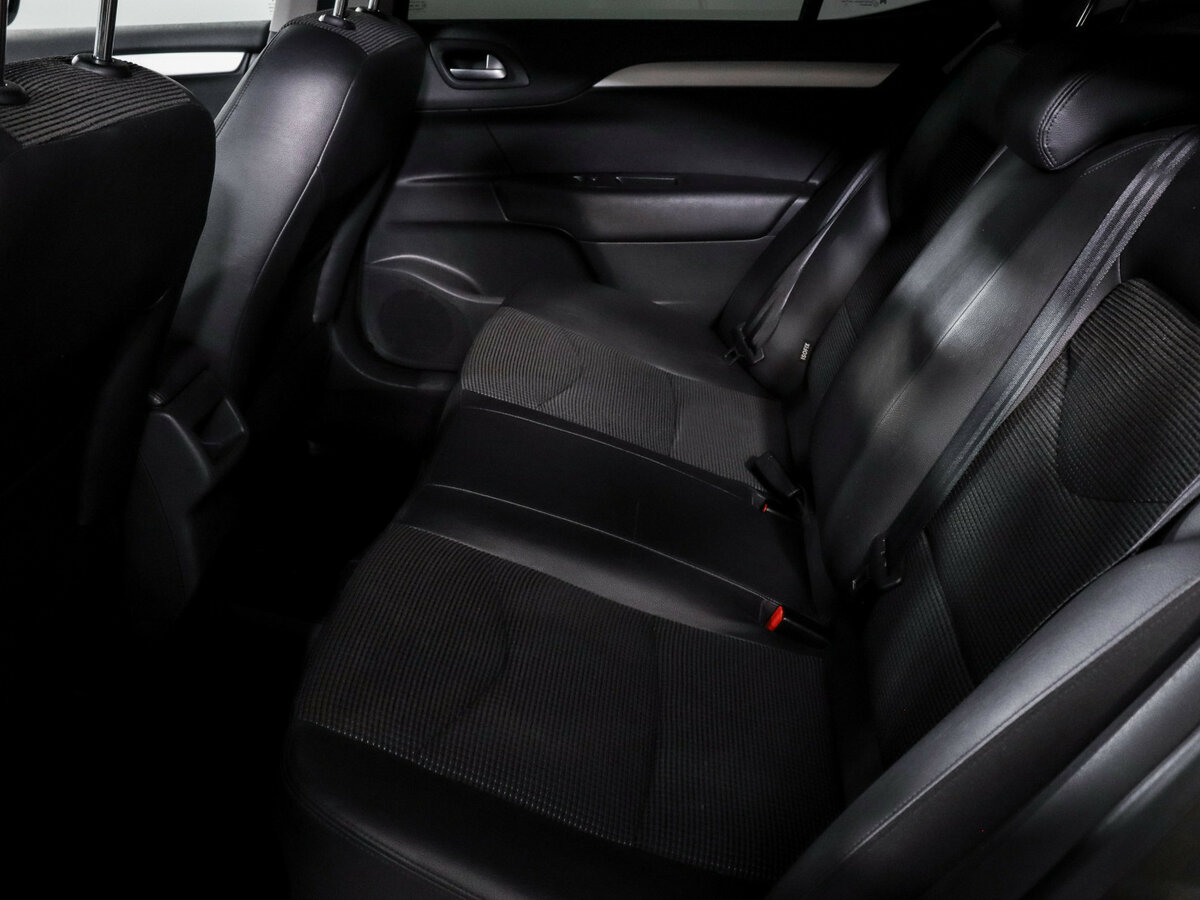 Б/У Ситроен Ц4 2016 года. Фото: #7