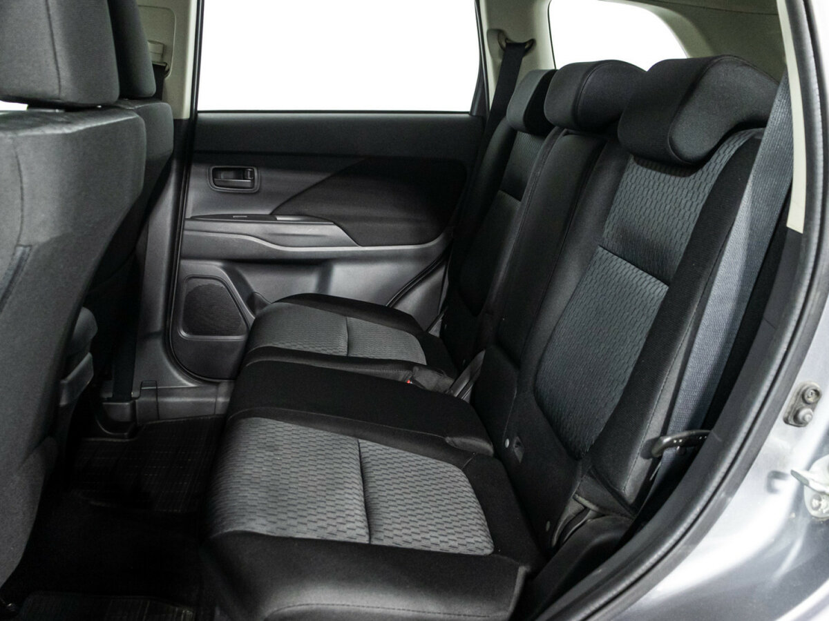 Б/У Митсубиши Оутлэндер 2013 года. Фото: #9