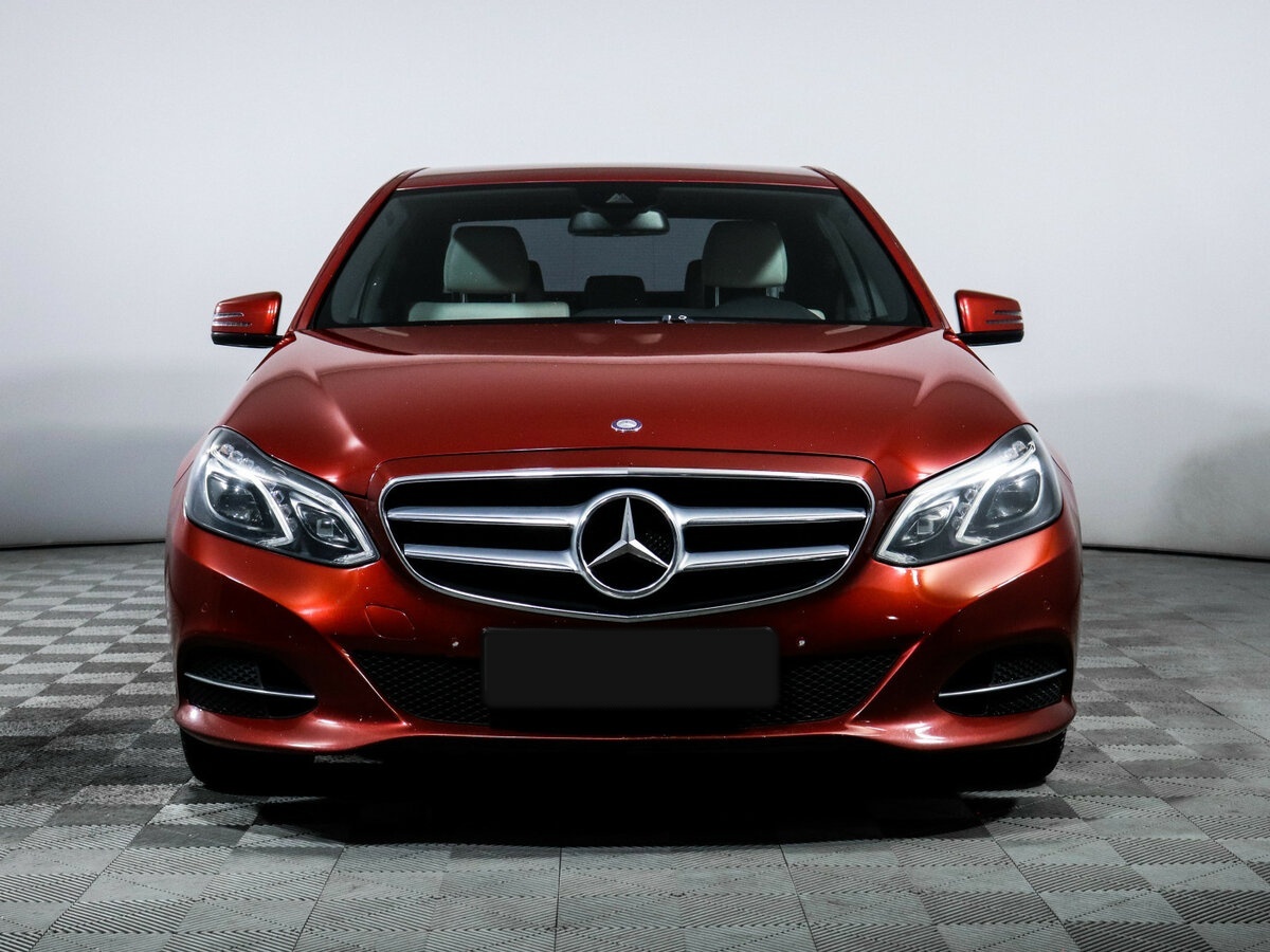 Б/У Мерседес-Бенц Е-Класс 2014 года. Фото: #1