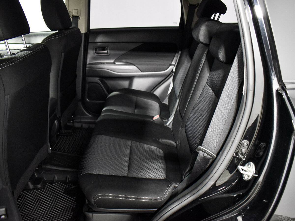 Б/У Митсубиши Оутлэндер 2018 года. Фото: #8