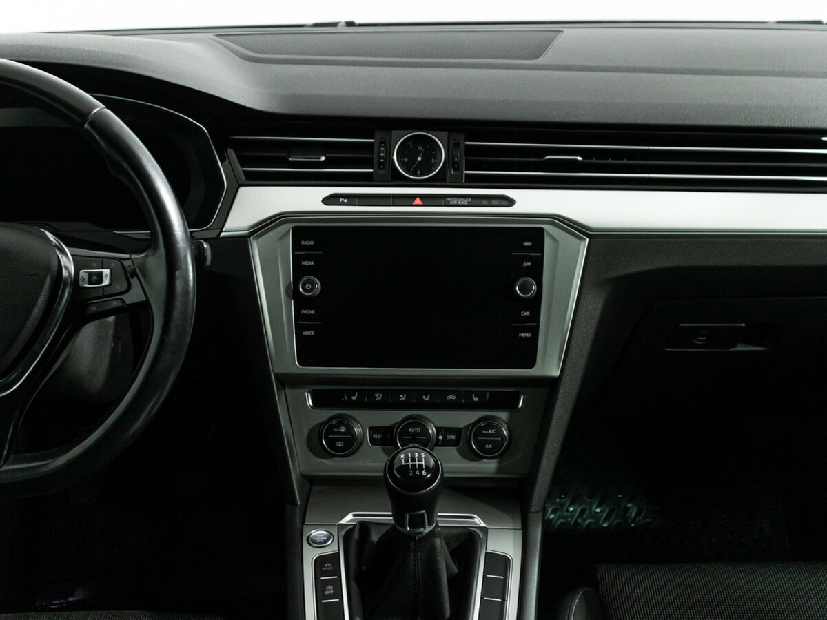 Б/У Фольксваген Пассат 2017 года. Фото: #13