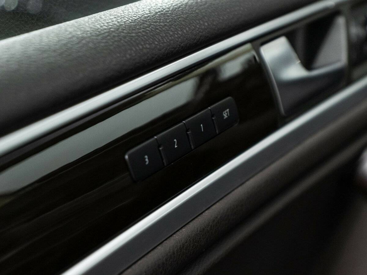 Б/У Фольксваген Туарег 2014 года. Фото: #14