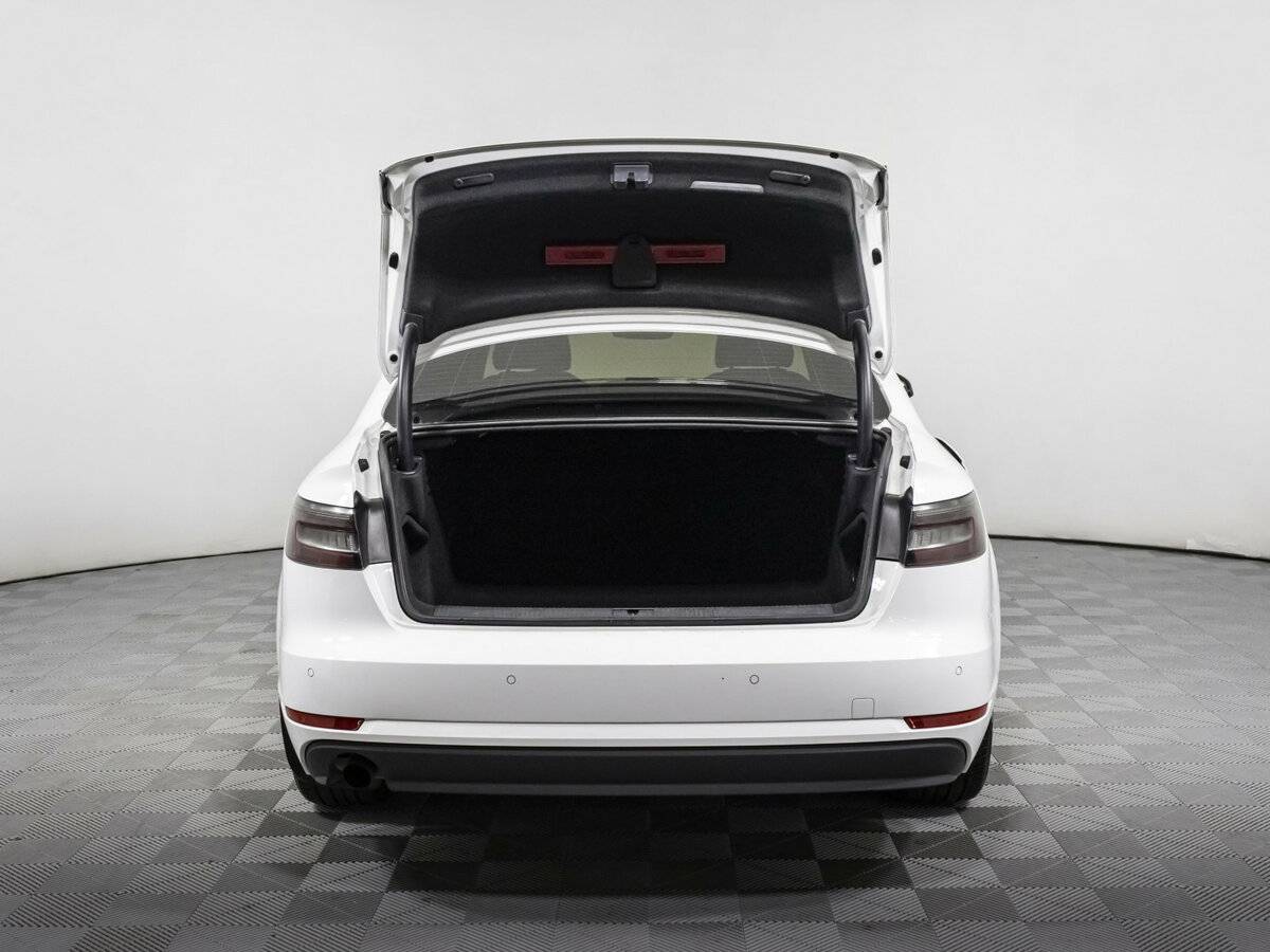 Б/У Ауди А4 2018 года. Фото: #18