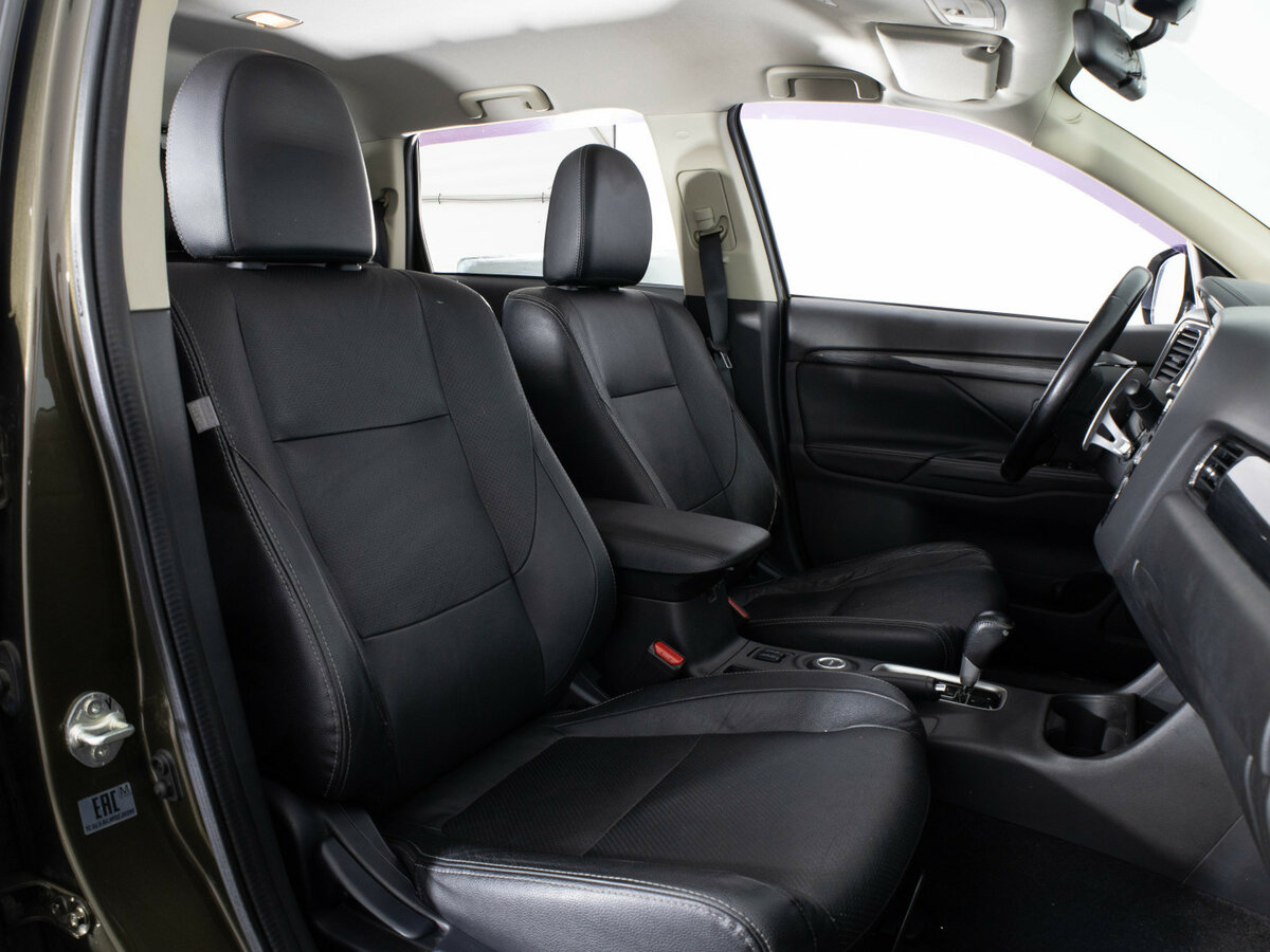 Б/У Митсубиши Оутлэндер 2016 года. Фото: #12