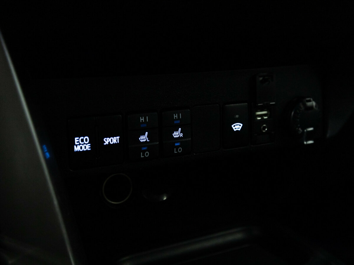 Б/У Тойота Рав4 2018 года. Фото: #13