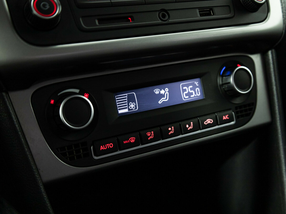 Б/У Фольксваген Поло 2016 года. Фото: #14