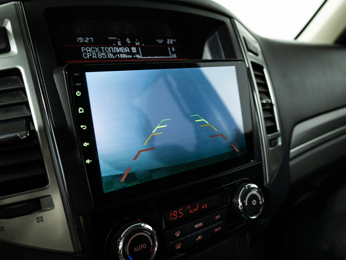 Б/У Митсубиши Паджеро 2015 года. Фото: #13