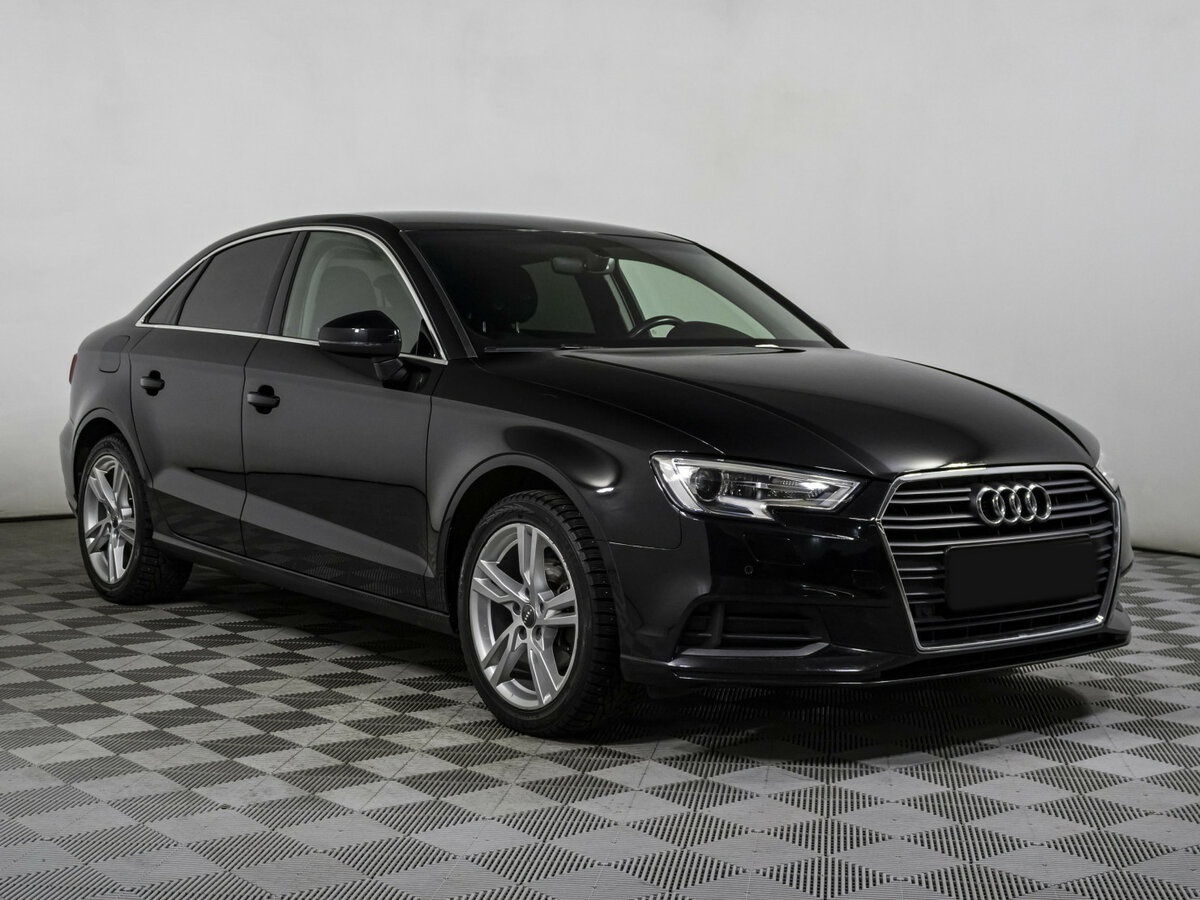 Б/У Ауди А3 2017 года. Фото: #2