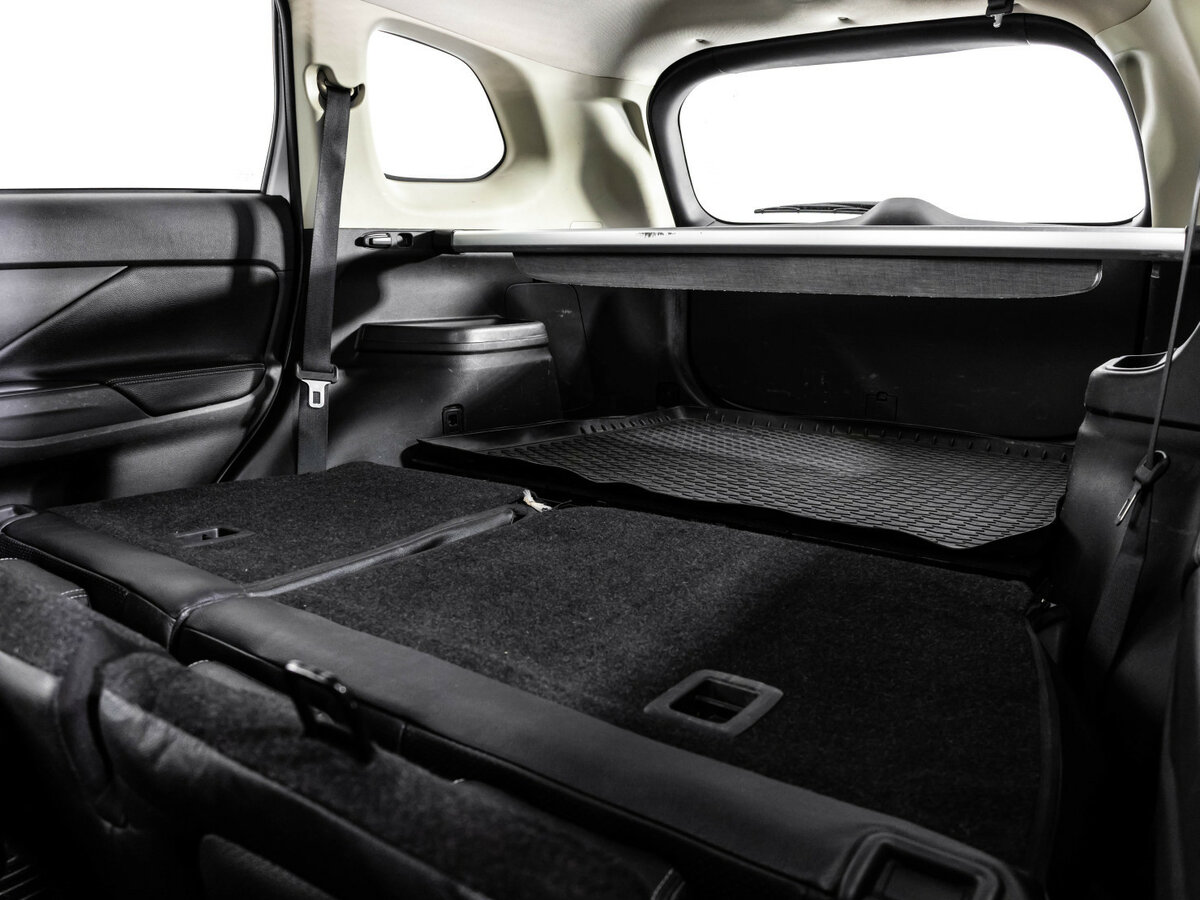 Б/У Митсубиши Оутлэндер 2016 года. Фото: #20