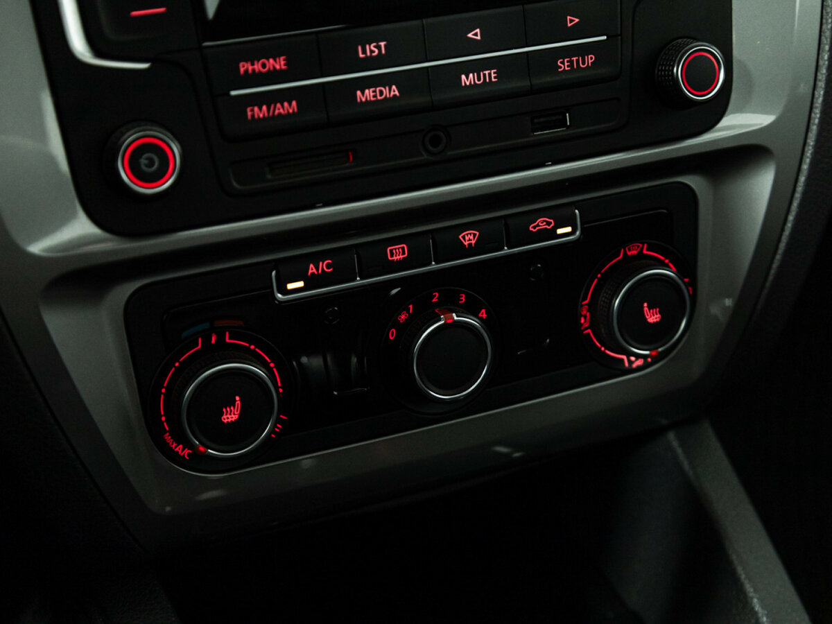 Б/У Фольксваген Джетта 2017 года. Фото: #11